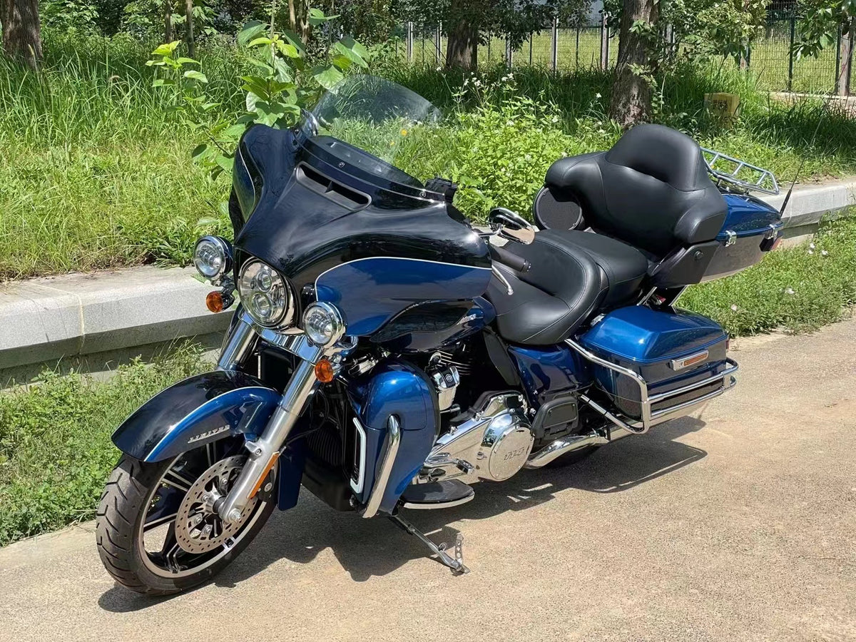 Billiard Blue Harley-Davidson Touring motorcycle fitted with a King Tour Pack